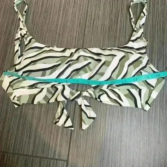 Bar III NWT Summer Sage Green Hypno Beach Cutout Self Tie Bikini Top Size S - Picture 3 of 9